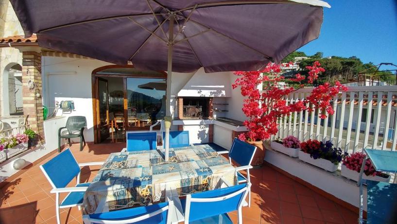 Terrazza casa vacanze Barano d'Ischia ideale per relax 