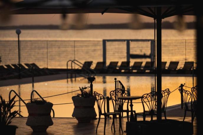 Hotel 4stelle con piscina, fronte mare Taranto
