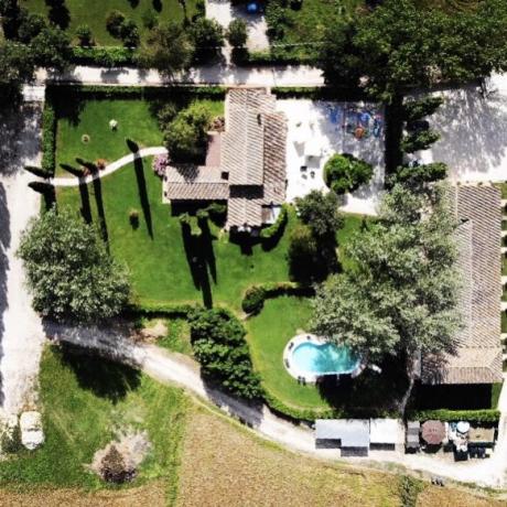 Villaggio albergo in campagna umbra