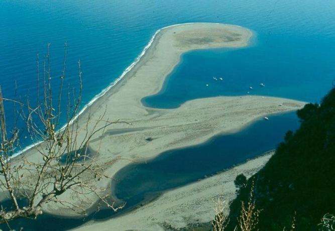 vista mare dall'alto vicino B&B a Patti 