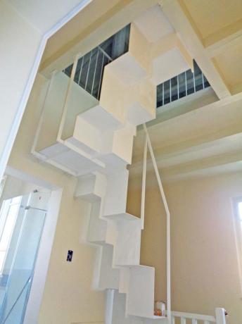 scala per accesso al sottotetto o soppalco