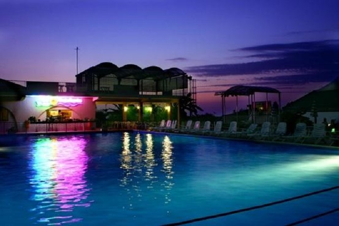 Residence a Tropea con Piscina con illuminata 