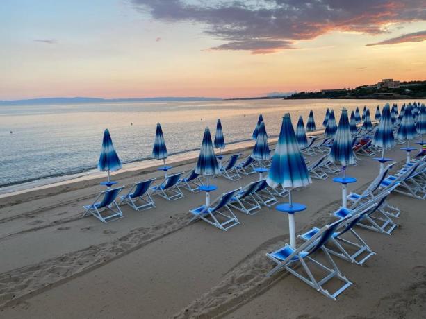 Spiaggia di Sabbia Attrezzata con Navetta