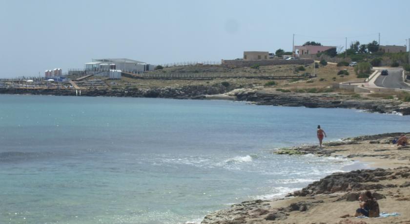 Torre Vado a 2,5 km dall'Hotel  