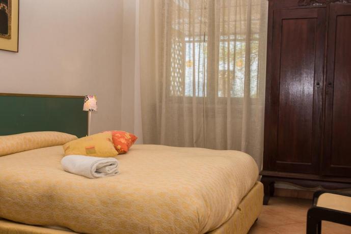 Camera con Letto Matrimoniale e Guardaroba
