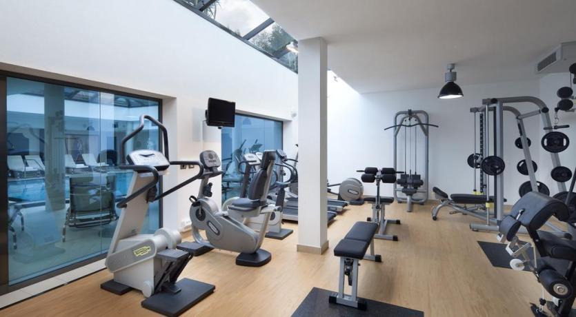 Palestra con attrezzatura Technogym Resort a Orosei 