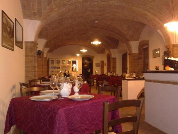 Agriturismo a Umbertide con sala da pranzo cena 