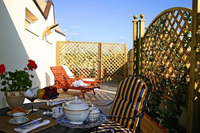 Suite Vasari prima colazione terrazza vista Arezzo