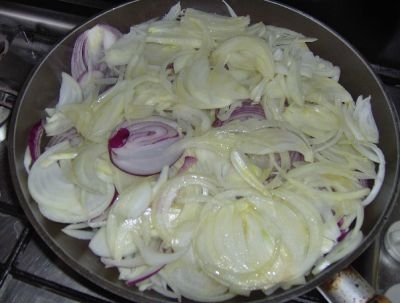 Spaghetti with onions