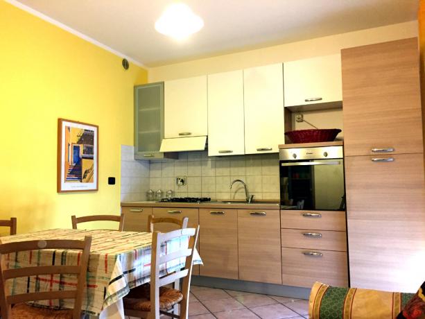 Cucina con Forno e Lavastoviglie in appartamentovacanza