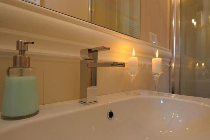 Suite villa lusso Perugia bagno privato con doccia