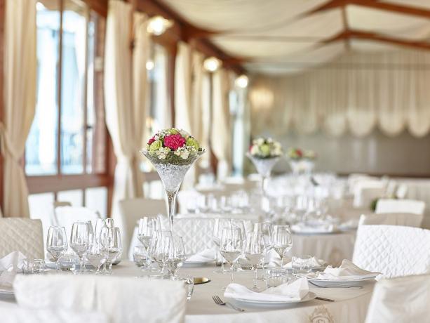 Sala ristorante eventi e cerimonie hotel 4stelle Battipaglia
