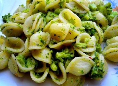 Local tipical pasta dish, orecchiette 