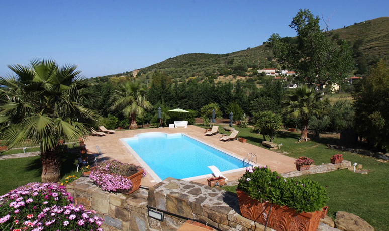 Last Minute WEEKEND a Castellabate in Villa con Appartamenti Vacanza e Camere, Piscina e Giardino attrezzato con Bonus Vacanze Accettato