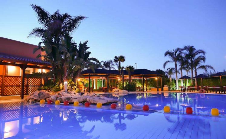 Resort 4 stelle trerrazza su piscina Porto-cesareo