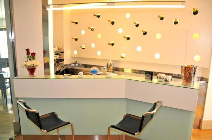 Hotel con bar privato per ospiti a Fondi