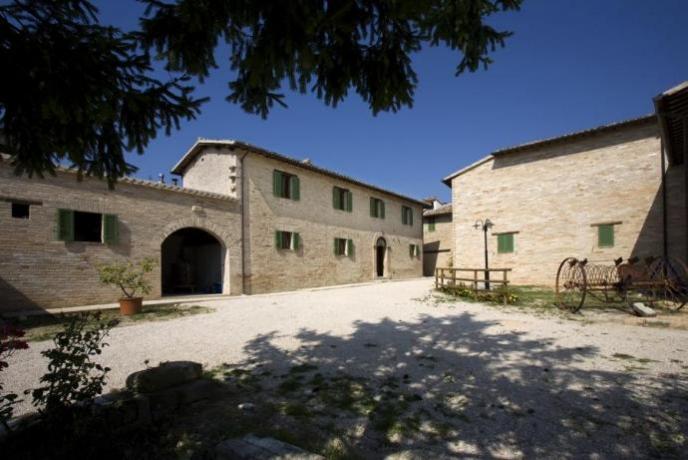 Casale agrituristico a Montefalco con Ristorante 