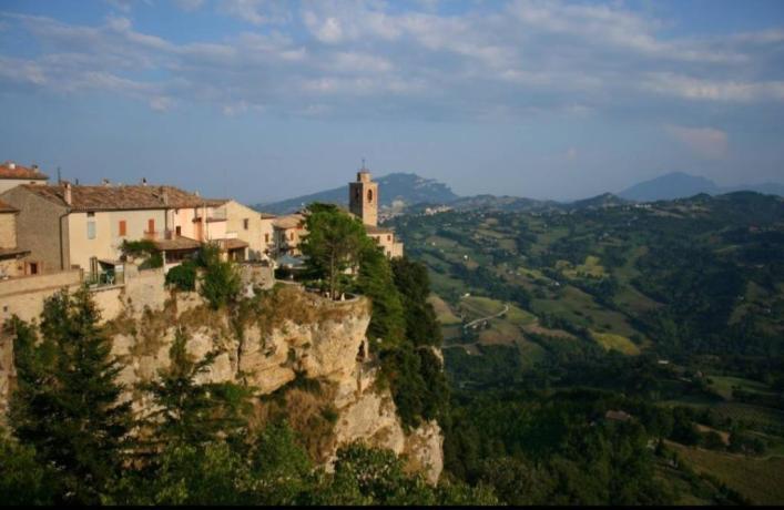 Casale immerso nella natura vicino mare, Fermo 