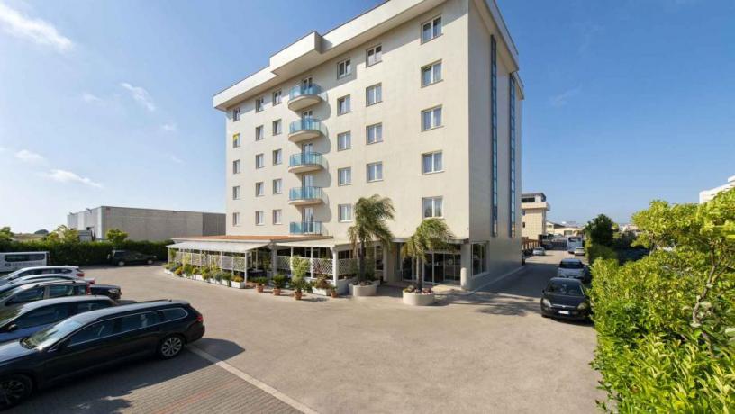 Hotel a Pomezia ideale per il parco giochi Zoomarine e vicino all'Aeroporto Pratica di Mare 