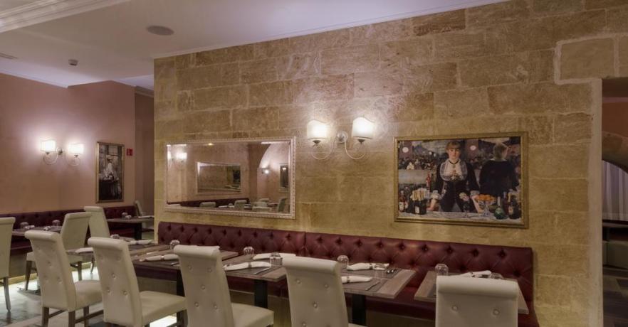 Ristorante con quadri albergo 4 stelle a Lecce 