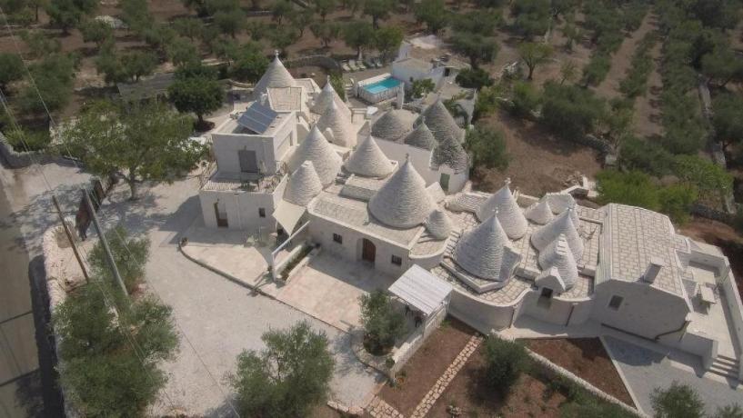 Trulli dove dormire a Bari con piscina