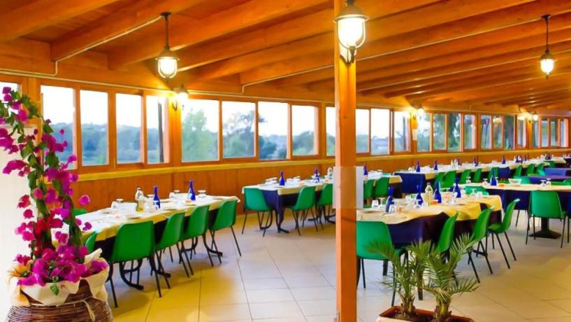 Ampia sala ristorante Hotel 3 stelle a Peschici