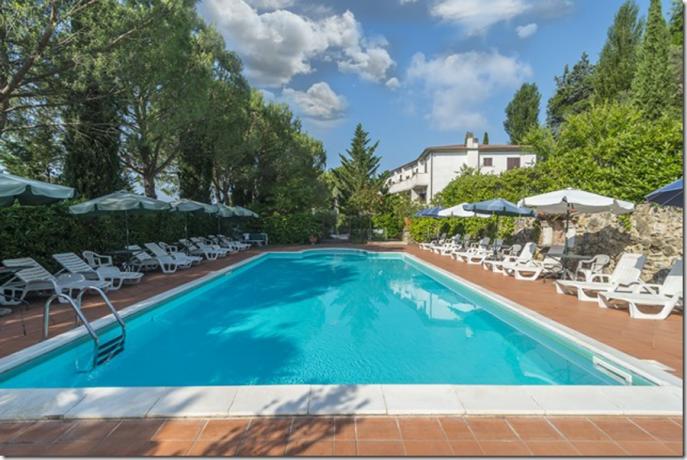 Piscina in Hotel 3 stelle Lago Trasimeno 