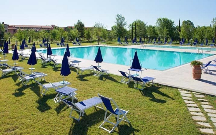 Piscina esterna Resort a Grosseto 