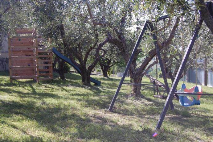 Country house per famiglie con parco giochi Macerata 