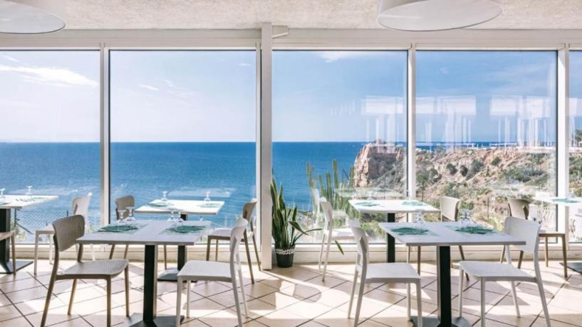 Villaggio 4 stelle Sicilia con ristorante vista mare