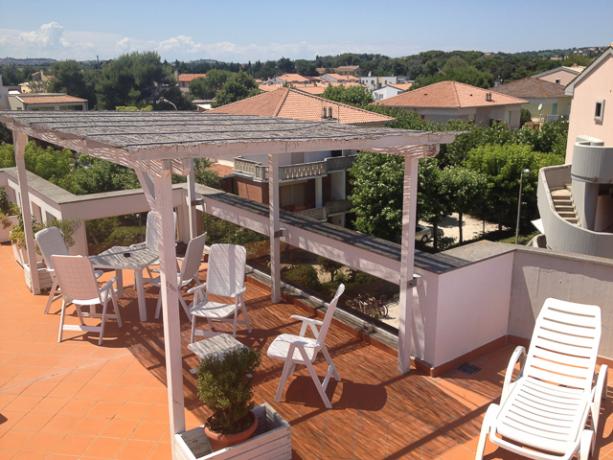 Terrazzo Solarium vista Mare in B&B Numana