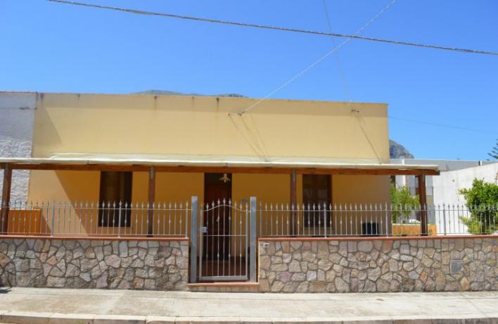 Esterno casa vacanze family San-Vito-lo-Capo vicino al mare