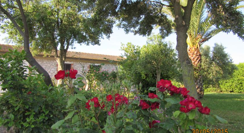 Appartamenti con Piscina e Giardino in Maremma 