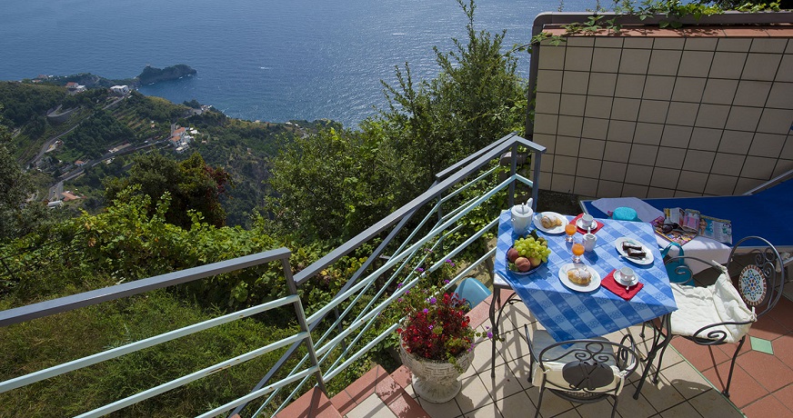 Balcone panoramico con vista sul mare d´amalfi 