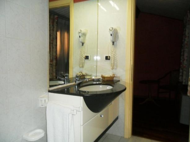 Bagno privato camera matrimoniale Hotel Bibbiena
