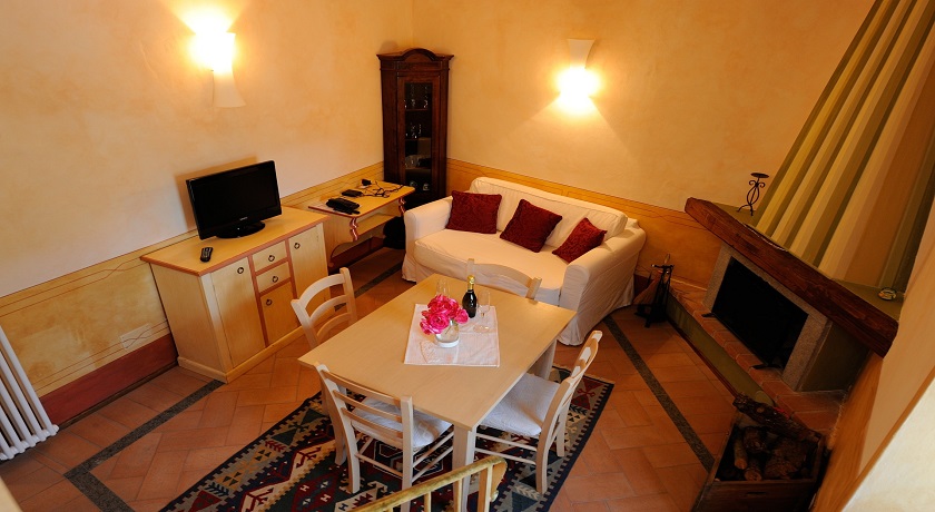 Appellonia Senior Suite soggiorno con Camino