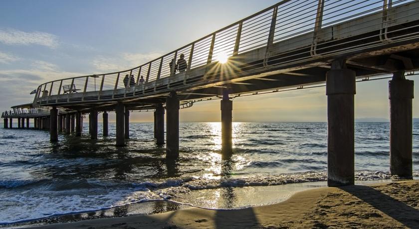 Hotel Ristorante a 20 mt dalla spiaggia 