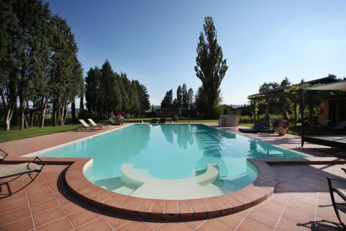 Piscina con Solarium ad Assisi 