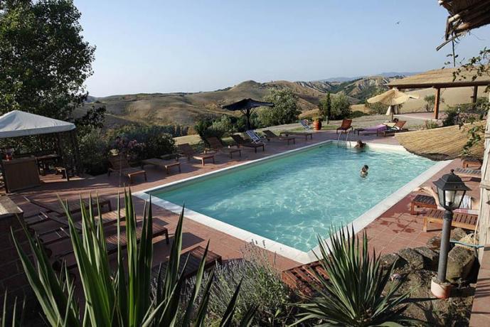 Agriturismo con piscina in campagna a Volterra 