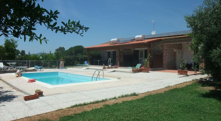 Agriturismo con Piscina vicino Mare dell'Argentario 