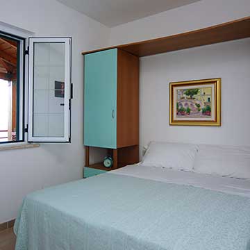 Bilo-comfort camera da letto arredata villaggio Silvi-marina