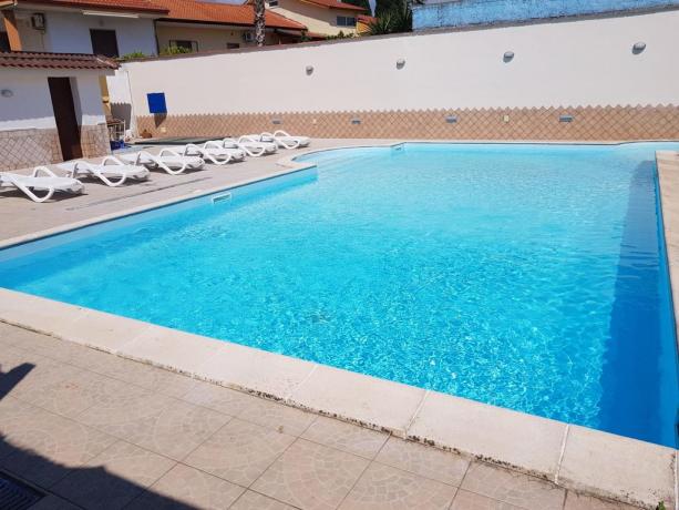 Garden Hotel con Piscina Esterna a Capua