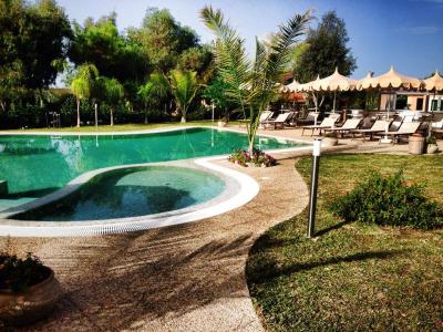 Residence con camere e appartamenti, piscina ed animazione