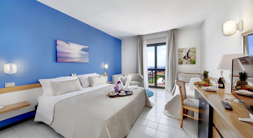 Camere con tv e frigobar