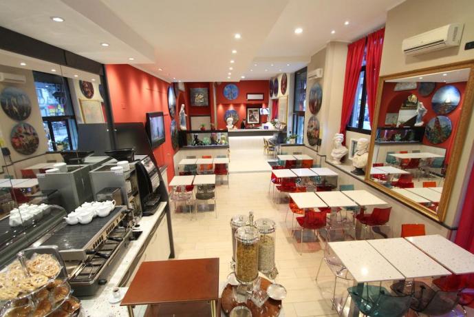 Sala con colazione a buffet hotel a Milano 