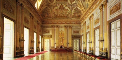 Sala della Reggia di Caserta, dove dormire