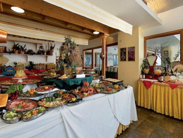 Prima colazione, Pranzo, Cena serviti a buffet