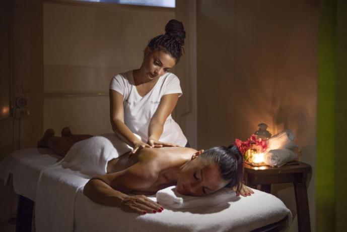 Massaggi trattamenti personalizzati Spa Villaggio badesi Sardegna 