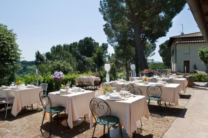 ristorante all'aperto in toscana Agriturismo il chianti