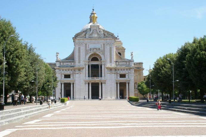 Dormire a Santa Maria degli Angeli, Vista Basilica 